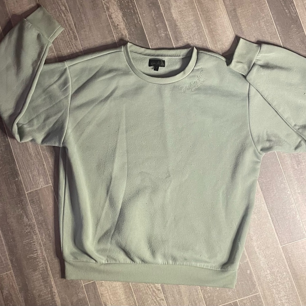 Vivre La Vie” Yellowstone “embroidered Sweatshirt  Size Medium